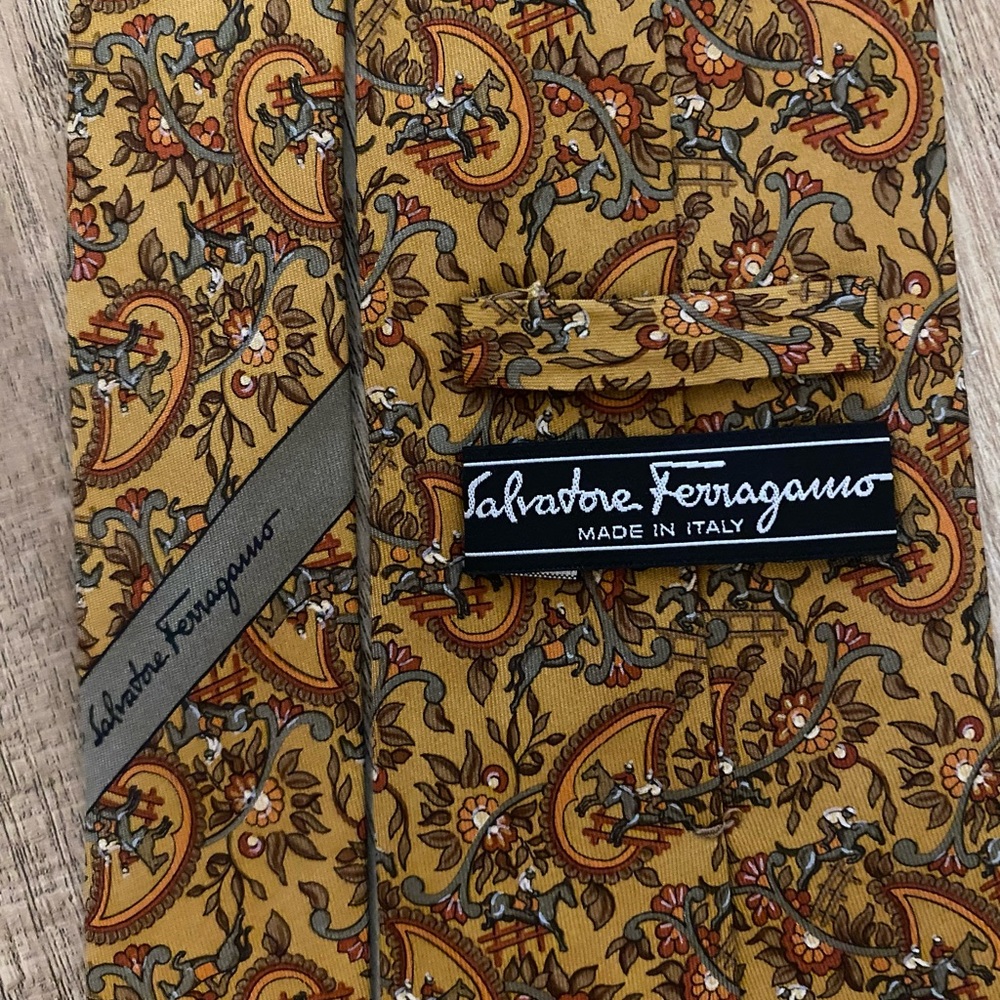 Salvatore Ferragamo Silk Tie-Men on horses-Luxury Italian - Picture 2 of 2